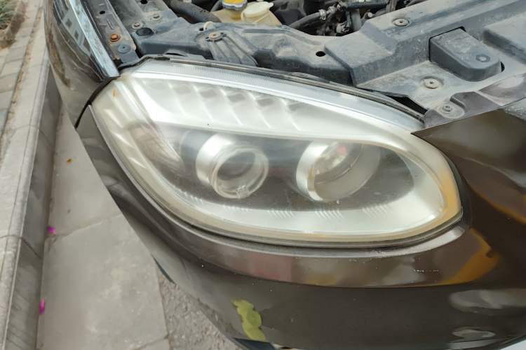 Used Brilliance V5 2012 1.6L Automatic Comfort Edition Right Front Headlight