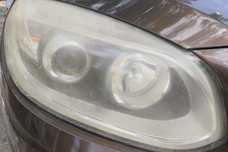 Used Brilliance V5 2012 1.5T Automatic Two-Wheel Drive Luxury Version Right Front Headlight