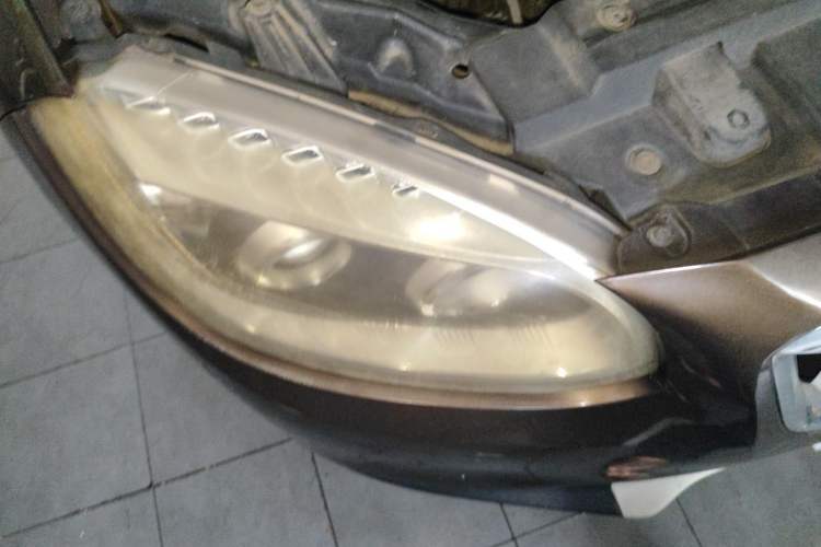Used Brilliance V5 2012 1.6L Automatic Luxury Version Right Front Headlight
