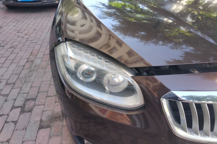 Used Brilliance V5 2012 1.6L Automatic Luxury Version Right Front Headlight