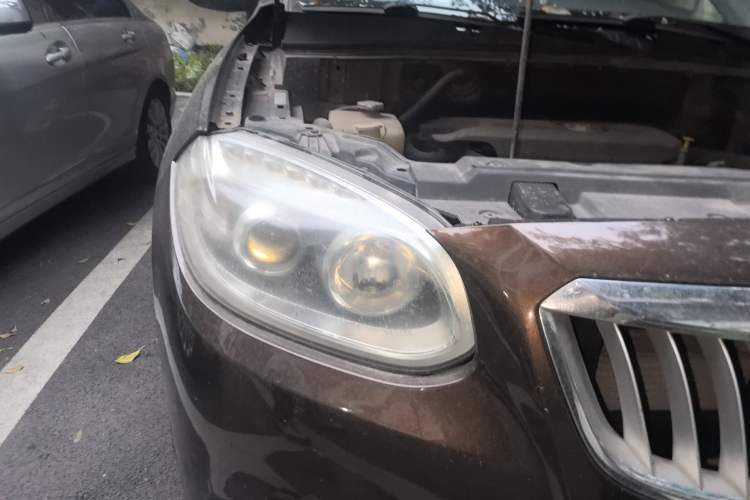 Used Brilliance V5 2012 1.5T Automatic Two-Wheel Drive Sport Version Right Front Headlight