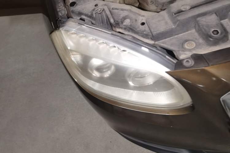 Used Brilliance V5 2012 1.6L Automatic Comfort Edition Right Front Headlight
