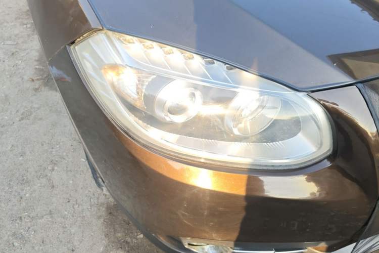 Used Brilliance V5 2012 1.5T Automatic Two-Wheel Drive Sport Version Right Front Headlight