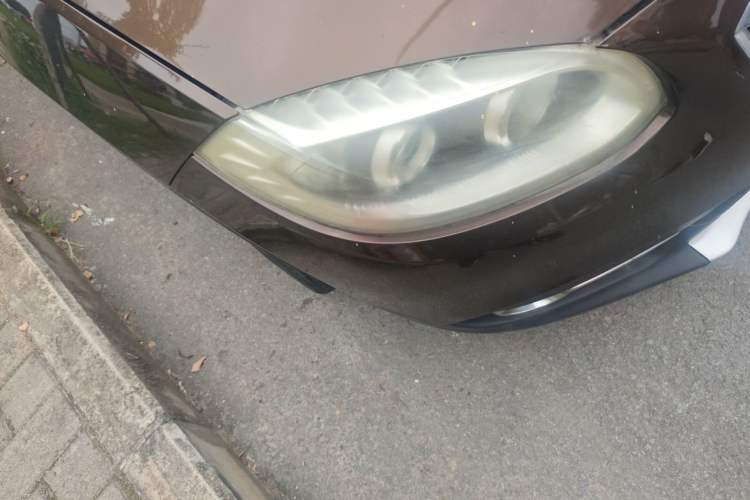 Used Brilliance V5 2012 1.6L Automatic Luxury Version Right Front Headlight