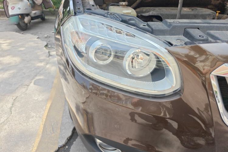 Used Brilliance V5 2012 1.5T Automatic Two-Wheel Drive Sport Version Right Front Headlight