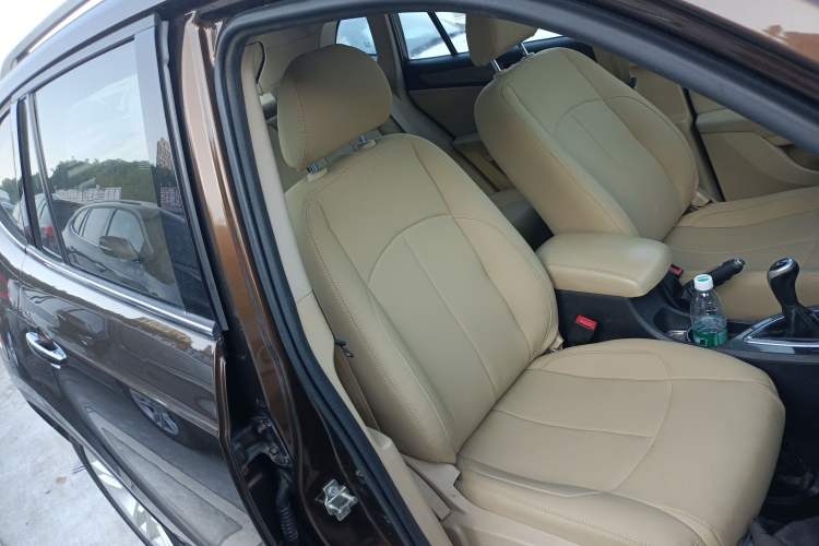 Used Brilliance V5 2012 1.5T Manual Two-Wheel Drive Luxury Version Right Front Seat