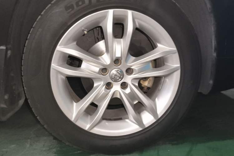 Used Brilliance V5 2012 1.5T Automatic Two-Wheel Drive Luxury Version Right Front Wheel Hub