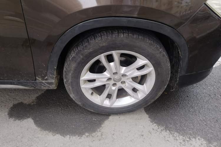 Used Brilliance V5 2012 1.5T Automatic Two-Wheel Drive Sport Version Right Front Wheel Hub