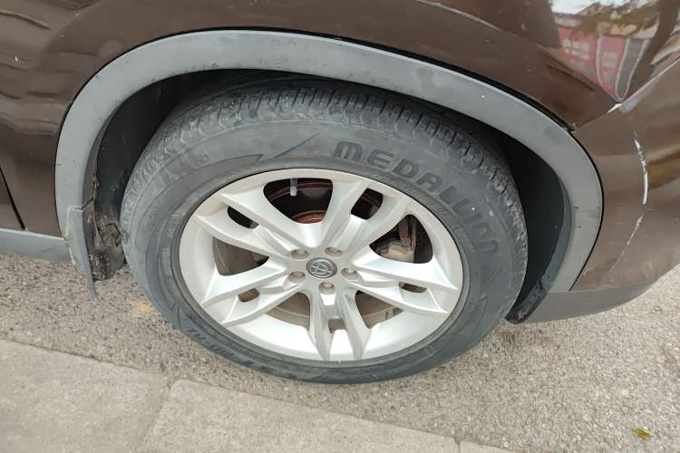 Used Brilliance V5 2012 1.6L Automatic Comfort Edition Right Front Wheel Hub
