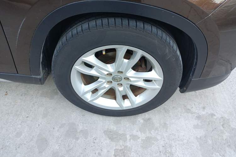Used Brilliance V5 2012 1.5T Manual Two-Wheel Drive Luxury Version Right Front Wheel Hub