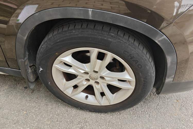 Used Brilliance V5 2012 1.5T Automatic Two-Wheel Drive Luxury Version Right Front Wheel Hub