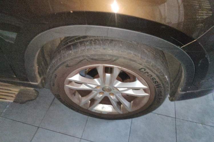 Used Brilliance V5 2012 1.6L Automatic Luxury Version Right Front Wheel Hub