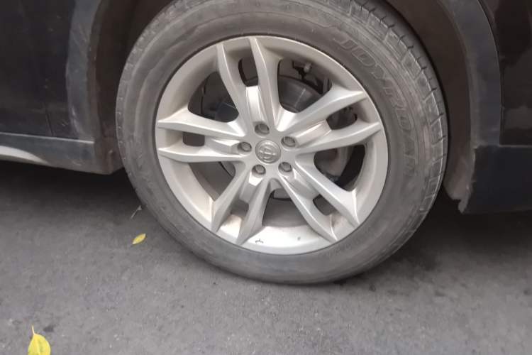 Used Brilliance V5 2012 1.5T Automatic Two-Wheel Drive Sport Version Right Front Wheel Hub