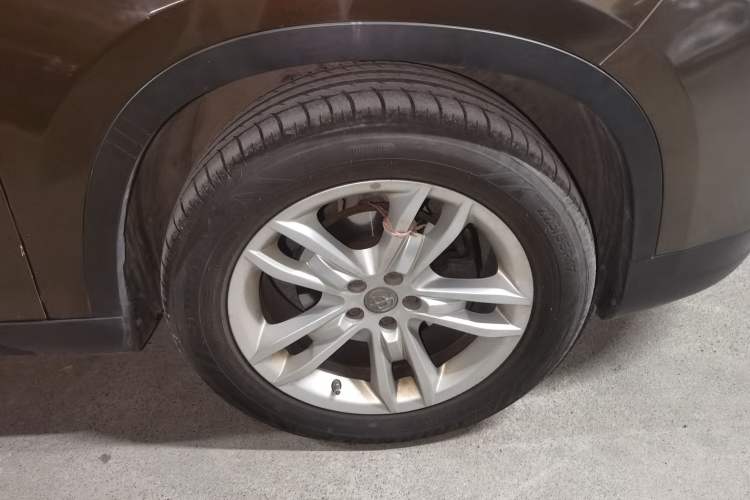 Used Brilliance V5 2012 1.6L Automatic Comfort Edition Right Front Wheel Hub