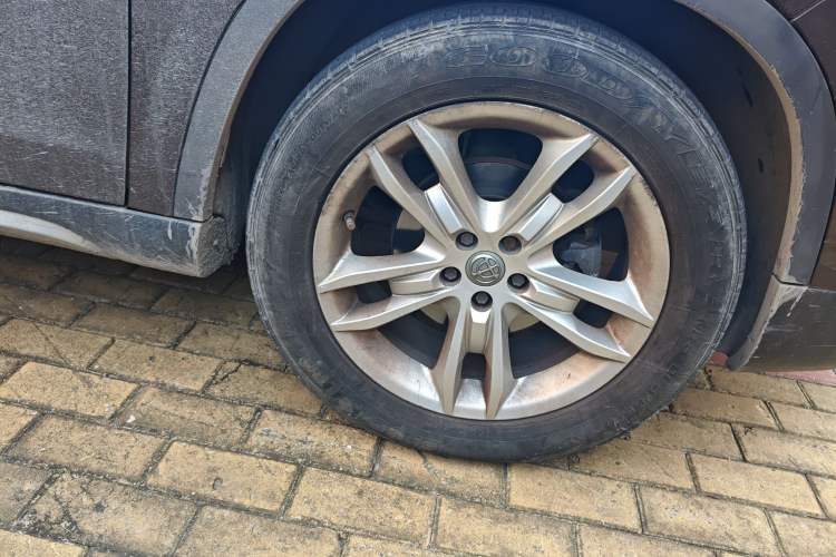 Used Brilliance V5 2012 1.5T Automatic Two-Wheel Drive Luxury Version Right Front Wheel Hub