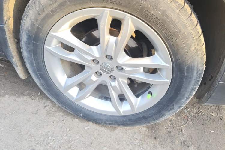 Used Brilliance V5 2012 1.5T Automatic Two-Wheel Drive Sport Version Right Front Wheel Hub