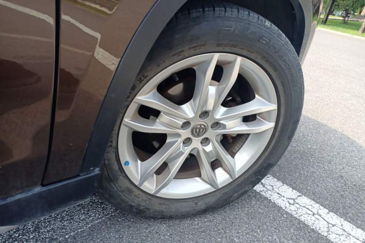 Used Brilliance V5 2012 1.5T Automatic Two-Wheel Drive Luxury Version Right Front Wheel Hub