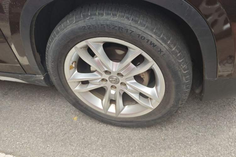 Used Brilliance V5 2012 1.6L Automatic Luxury Version Right Front Wheel Hub