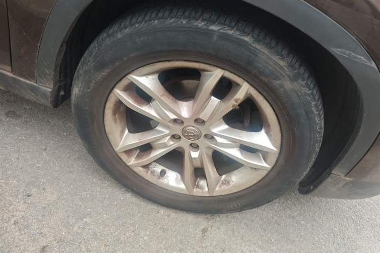 Used Brilliance V5 2012 1.6L Automatic Luxury Version Right Front Wheel Hub