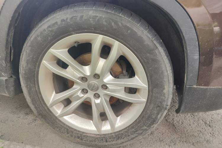 Used Brilliance V5 2012 1.6L Automatic Luxury Version Right Front Wheel Hub