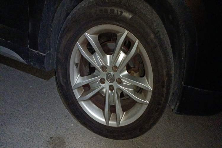 Used Brilliance V5 2012 1.6L Automatic Luxury Version Right Front Wheel Hub