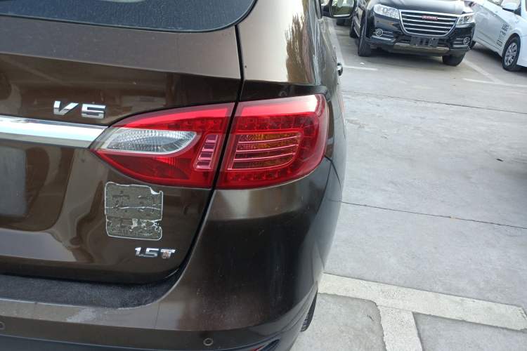 Used Brilliance V5 2012 1.5T Manual Two-Wheel Drive Luxury Version Right Rear Taillight