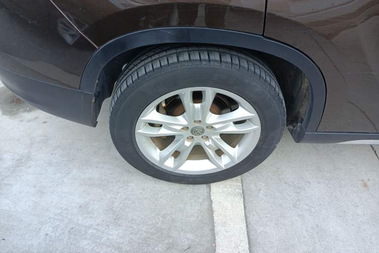 Used Brilliance V5 2012 1.5T Manual Two-Wheel Drive Luxury Version Right Rear Wheel Hub