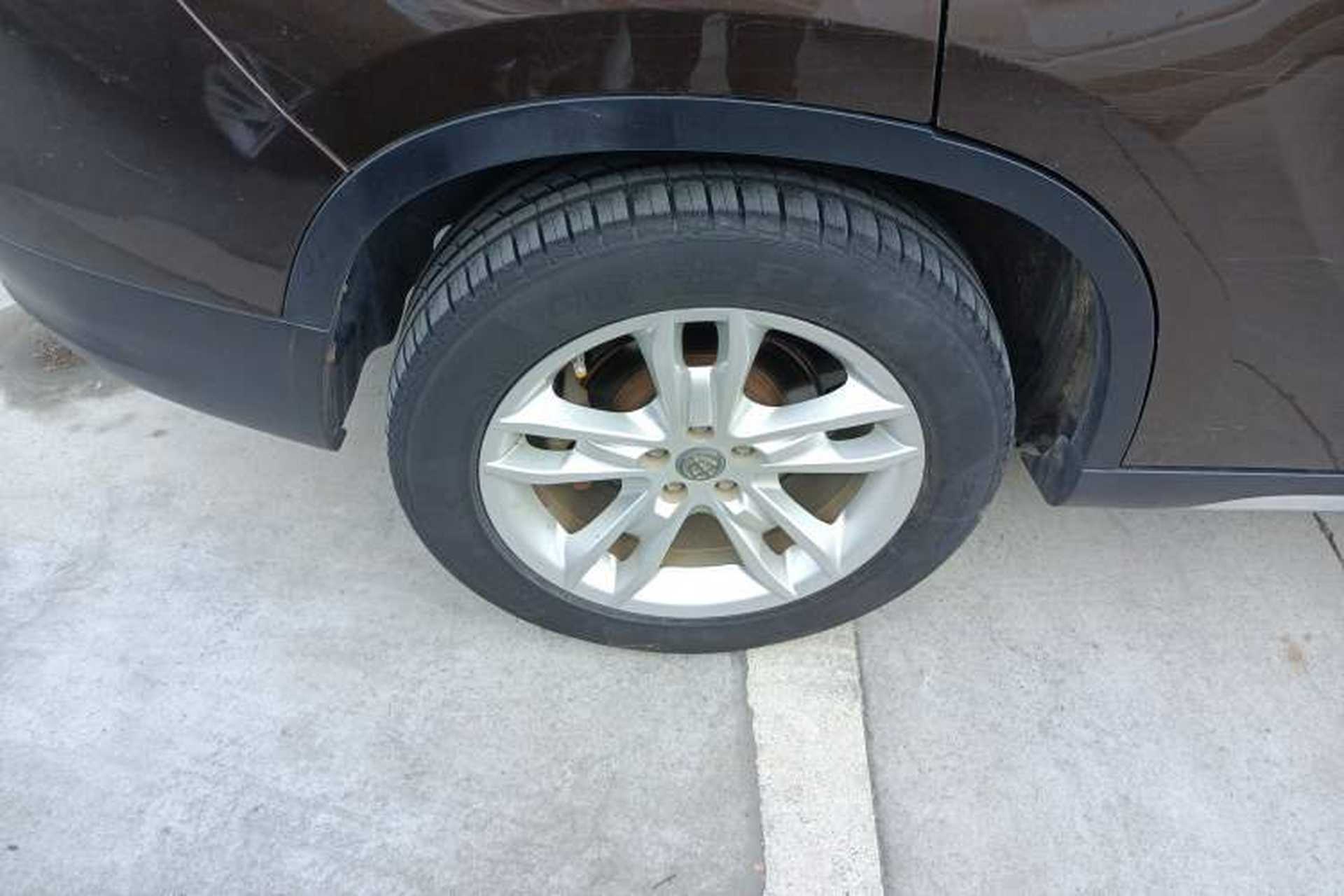 Used Brilliance V5 2012 1.5T Manual Two-Wheel Drive Luxury Version Right Rear Wheel Hub