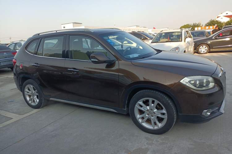 Used Brilliance V5 2012 1.5T Manual Two-Wheel Drive Luxury Version Right Side