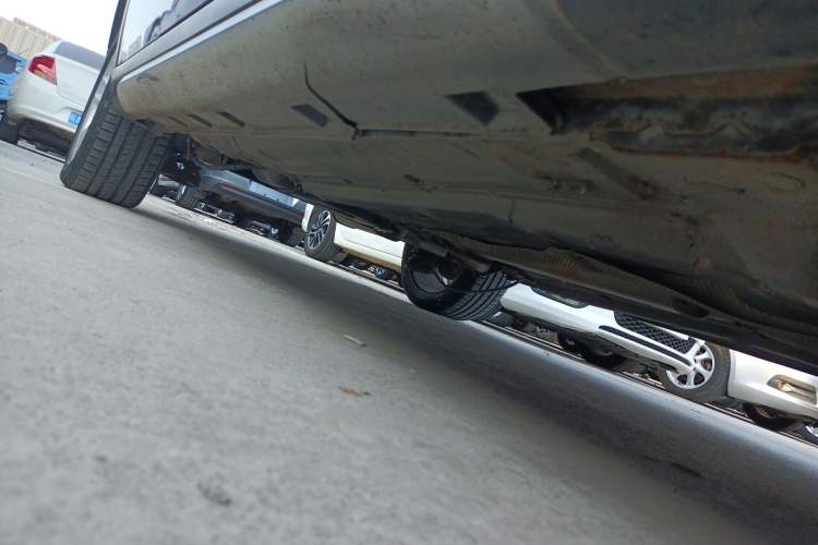 Used Brilliance V5 2012 1.5T Manual Two-Wheel Drive Luxury Version Right Side Sill