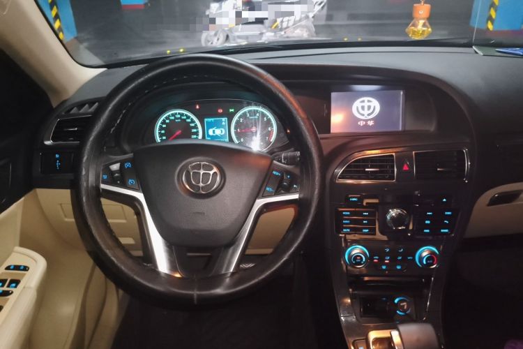Used Brilliance V5 2012 1.5T Automatic Two-Wheel Drive Luxury Version Steering Wheel