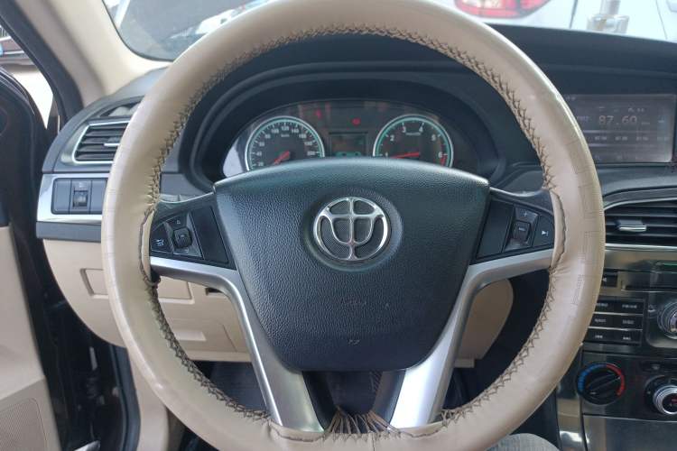 Used Brilliance V5 2012 1.5T Manual Two-Wheel Drive Luxury Version Steering Wheel