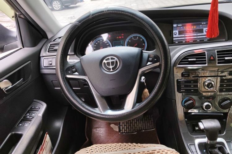 Used Brilliance V5 2012 1.5T Automatic Two-Wheel Drive Sport Version Steering Wheel