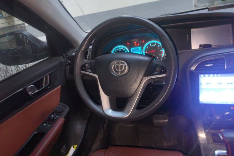 Used Brilliance V5 2012 1.5T Automatic Two-Wheel Drive Sport Version Steering Wheel