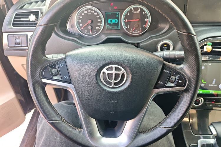 Used Brilliance V5 2012 1.5T Automatic Two-Wheel Drive Luxury Version Steering Wheel