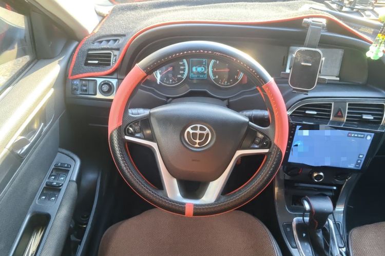 Used Brilliance V5 2012 1.5T Automatic Two-Wheel Drive Sport Version Steering Wheel