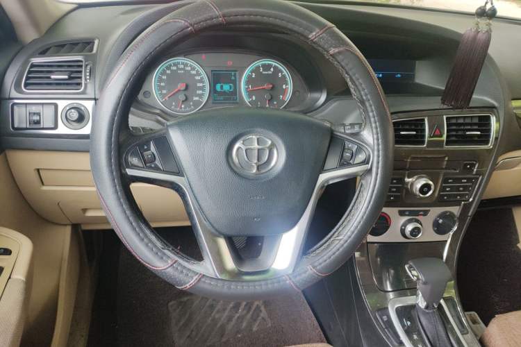 Used Brilliance V5 2012 1.6L Automatic Luxury Version Steering Wheel