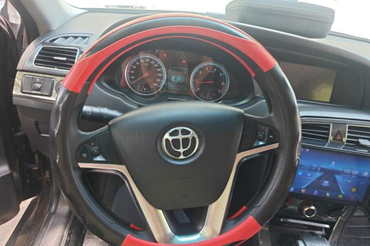 Used Brilliance V5 2012 1.5T Automatic Two-Wheel Drive Sport Version Steering Wheel