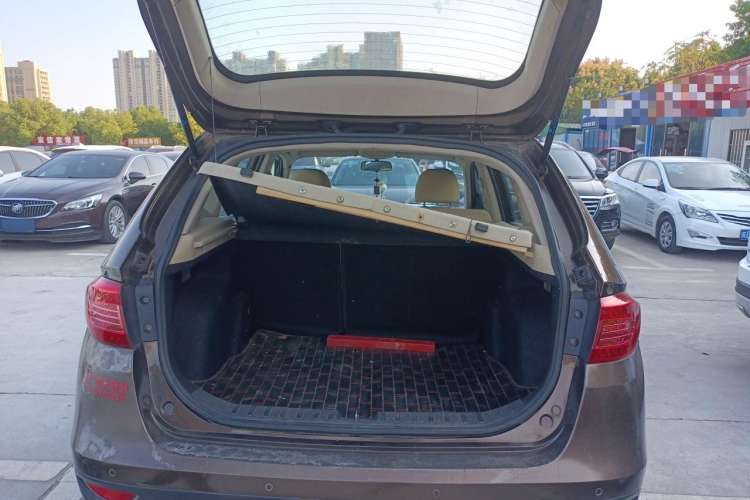 Used Brilliance V5 2012 1.5T Manual Two-Wheel Drive Luxury Version Trunk