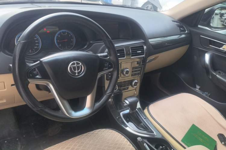Used Brilliance V5 2012 1.6L Automatic Luxury Version Center Console