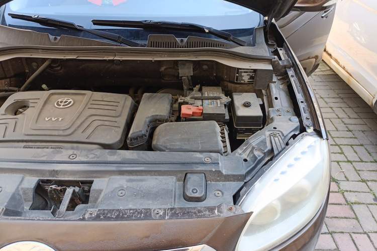 Used Brilliance V5 2012 1.6L Manual Luxury Model Engine Bay Left