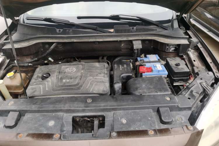 Used Brilliance V5 2012 1.6L Manual Comfort Model Engine Bay