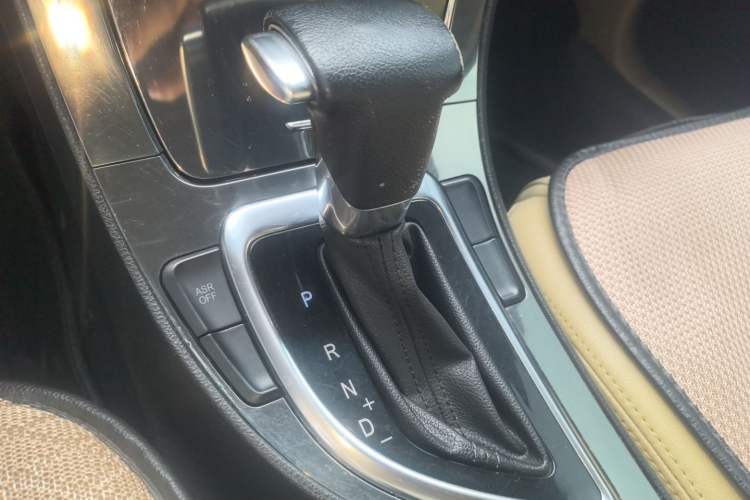 Used Brilliance V5 2012 1.6L Automatic Luxury Version Gear Lever