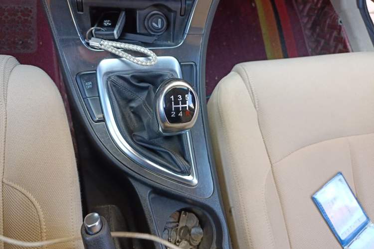 Used Brilliance V5 2012 1.6L Manual Luxury Model Gear Lever