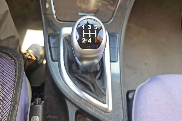 Used Brilliance V5 2012 1.6L Manual Comfort Model Gear Lever