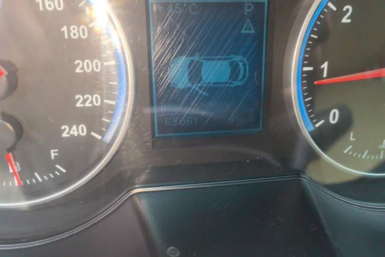 Used Brilliance V5 2012 1.6L Automatic Luxury Version Odometer Close Up