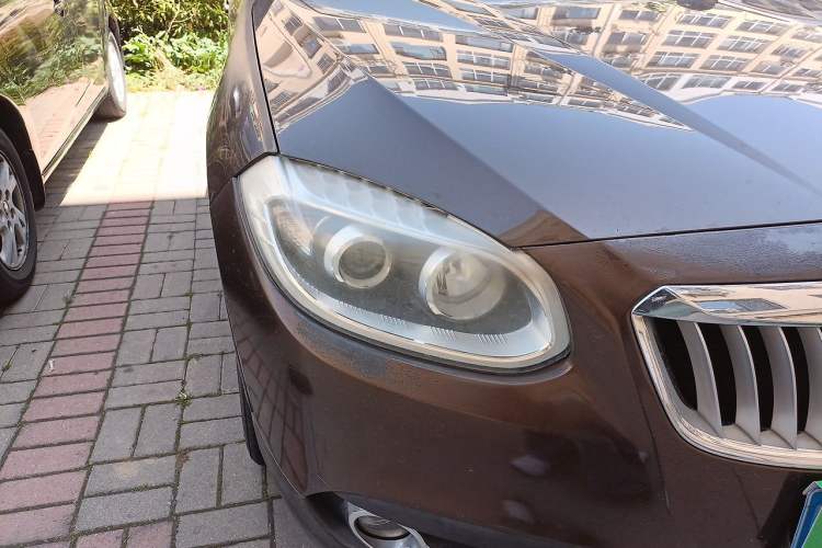 Used Brilliance V5 2012 1.6L Manual Luxury Model Right Front Headlight
