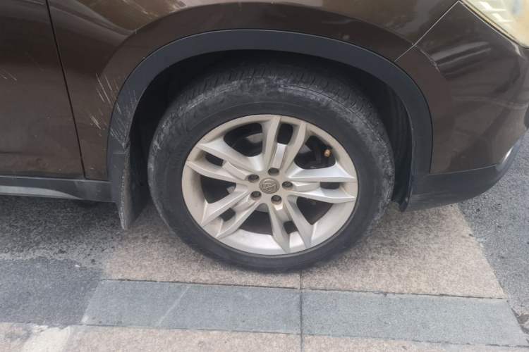 Used Brilliance V5 2012 1.6L Automatic Luxury Version Right Front Wheel Hub