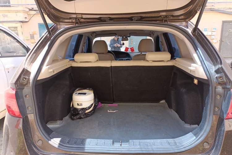 Used Brilliance V5 2012 1.6L Manual Luxury Model Trunk