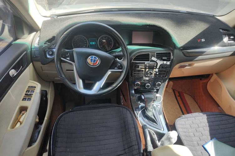 Used Brilliance V5 2012 1.6L Automatic Luxury Version Center Console